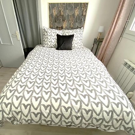 Le Cafe Charmant, Appartement Dans Immeuble Avec Parking Barriere, Balcon LʼArbresle Εξωτερικό φωτογραφία